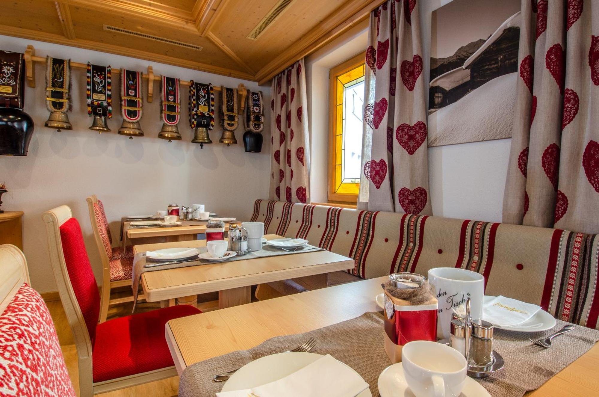 Sporthotel Almhof Ischgl Exterior photo